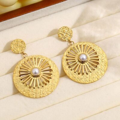 Golden dangling earrings with pearl