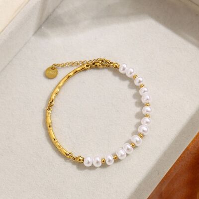 Half bangle, half pearl gold bracelet