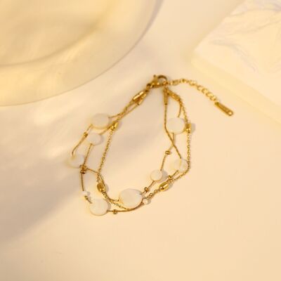 Golden triple chain bracelet with mother-of-pearl and pearls