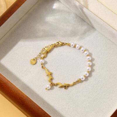 Leaf and pearl bracelet