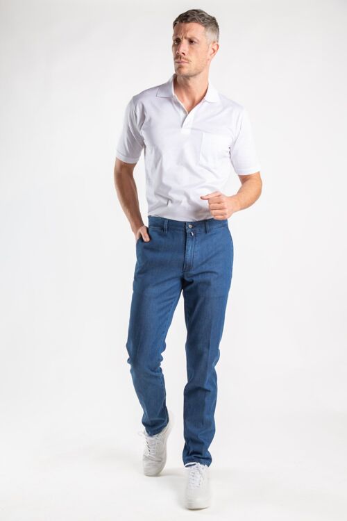 ELASTIC LYOCELL CHINO. DENIM FABRIC. REGULAR FIT.