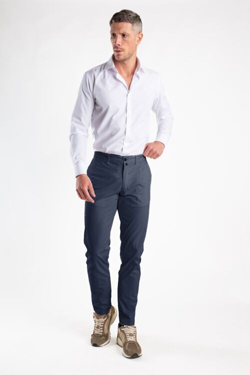 COTTON CHINO TROUSERS. REGULAR FIT. ELASTIC TWILL.