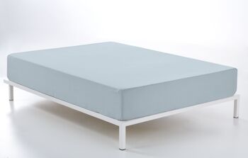 Drap-housse réglable bleu clair - Lit 105 (hauteur 28 cm) - 50% coton / 50% polyester - 144 fils. Poids : 115 1