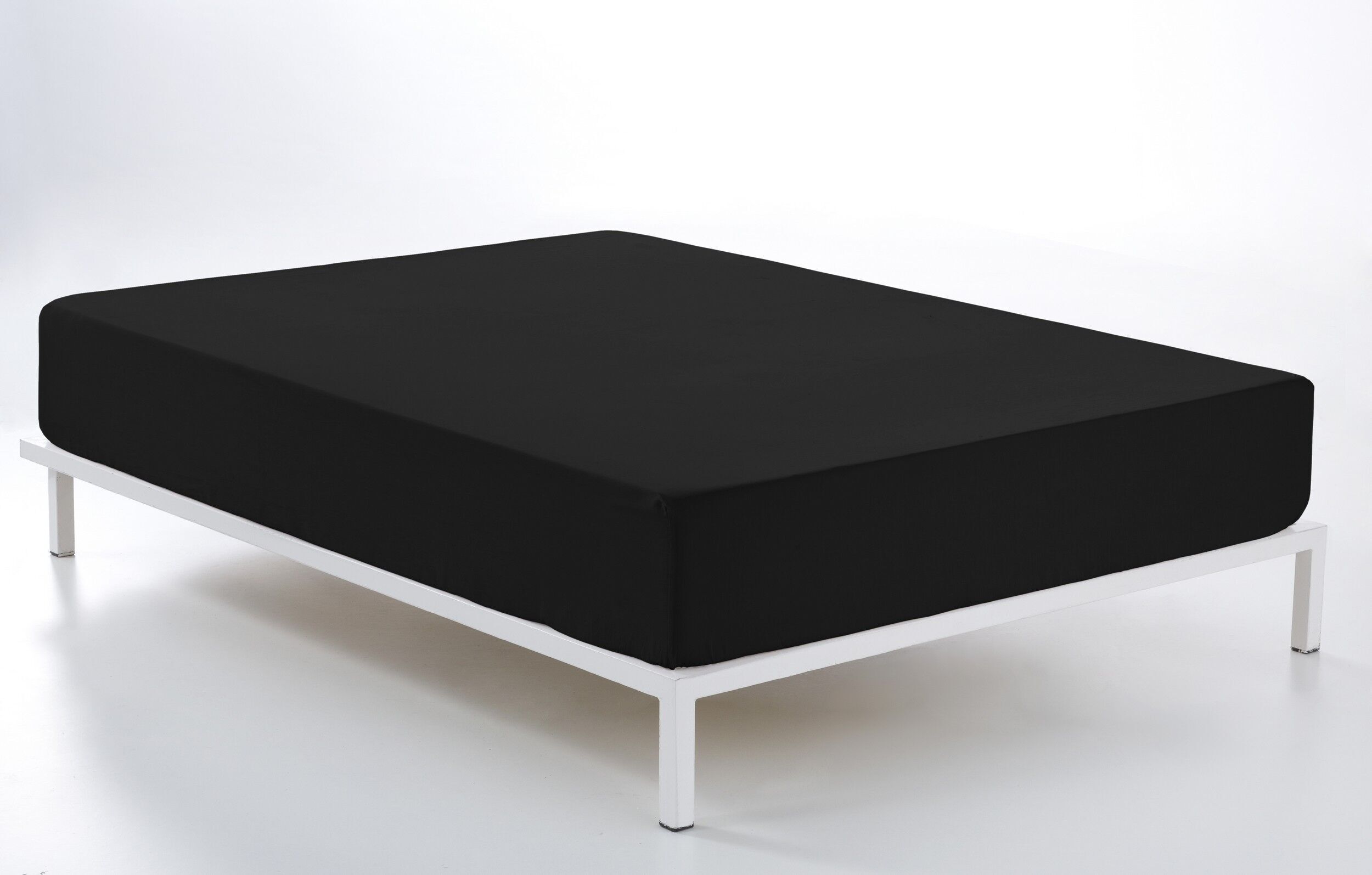 Lenzuolo con angoli regolabile nero - letto 150 (altezza 28 cm) - 50% cotone / 50% poliestere - 144 fili. Peso: 115