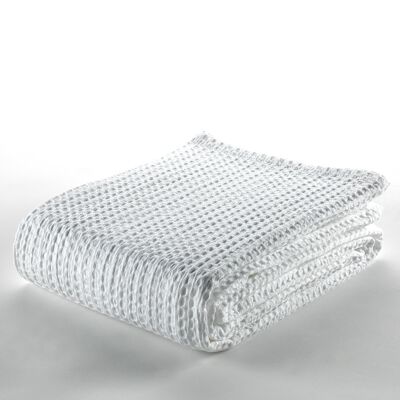Weiße, gewebte Banús-Steppdecke. 150 cm breites Bett