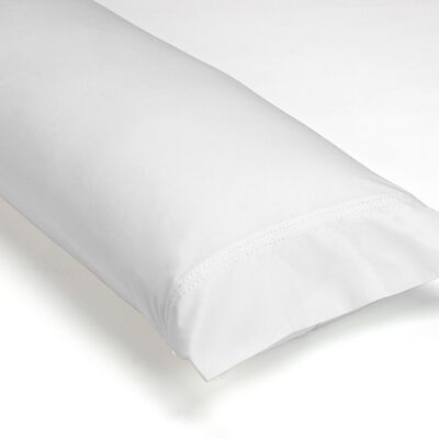 Funda de almohada de algodón orgánico color blanco. Acabado en doble pespunte.