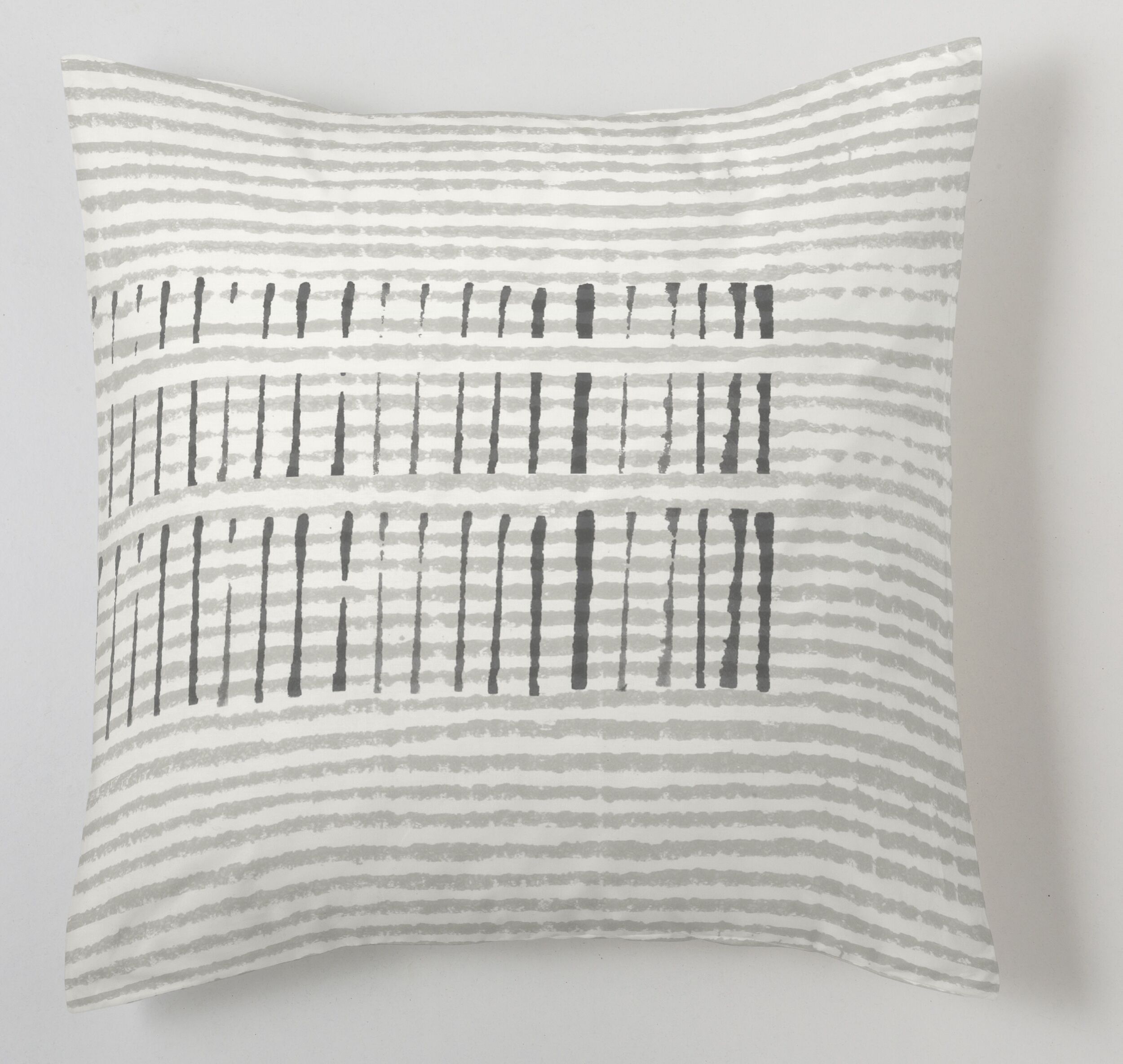 FUNDA DE COJÍN ESTAMPADA JAIME - MEDIDAS 50X50 CM - PARTE ESTAMPADA 100% ALGODÓN - PARTE LISA 50% ALGODÓN / 50% POLIÉSTER - 144 HILOS