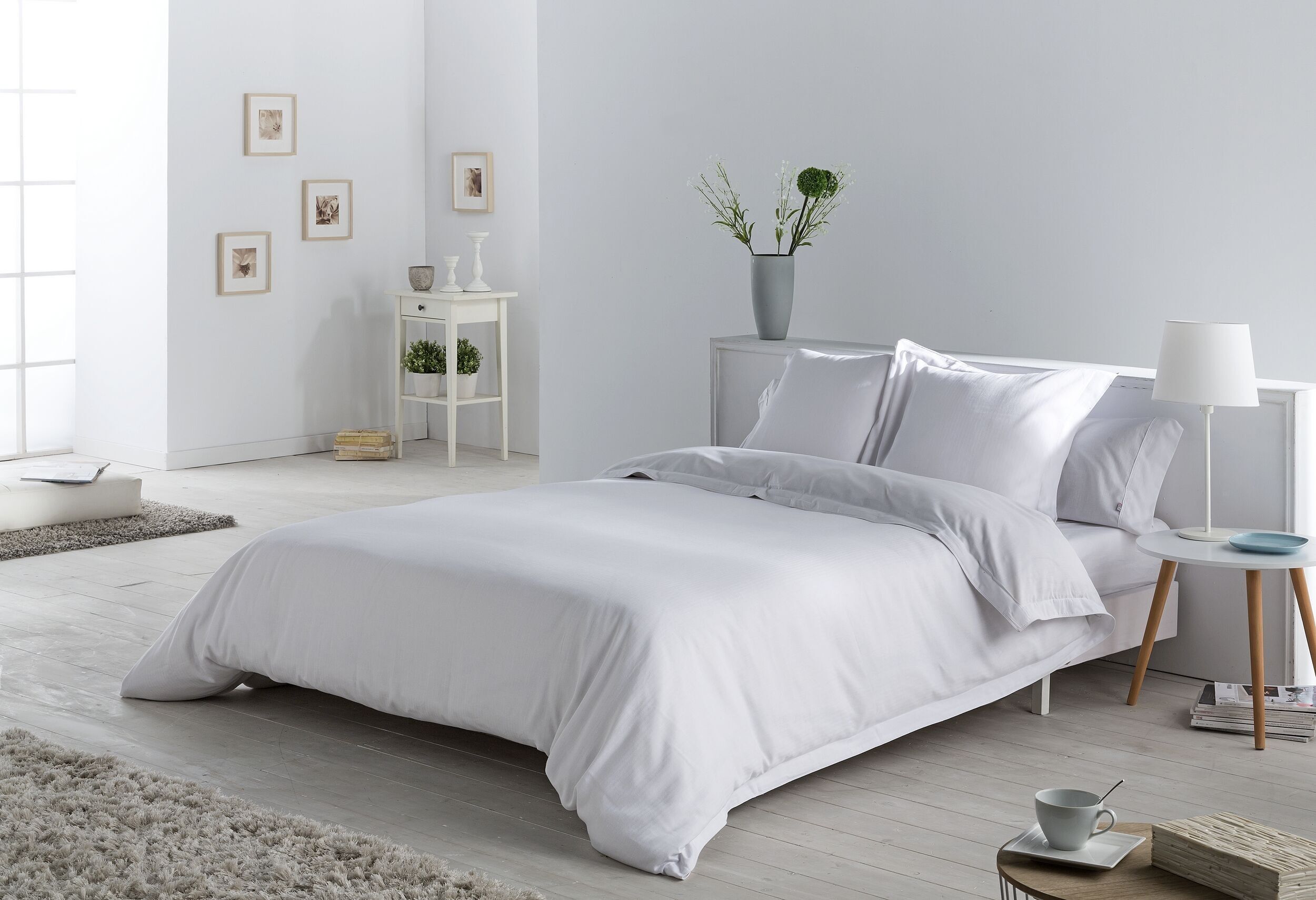 Florgewebtes Bettbezug-Set (3-teilig) – weiße Farbe – 135/140 cm großes Bett – inklusive 2 Kissenbezügen