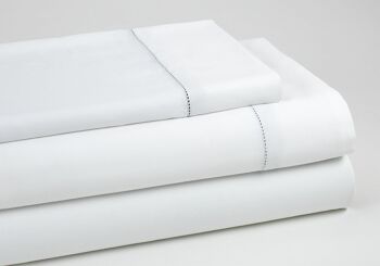 Ensemble de draps en coton biologique blanc. Finition ajourée. Lit de 150 (2 alm) cm. 4 pièces 2