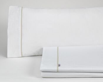 Parure de draps unis blanc - Lit 135/140 (3 pièces) - 50% coton / 50% polyester - 144 fils. Poids : 115 1