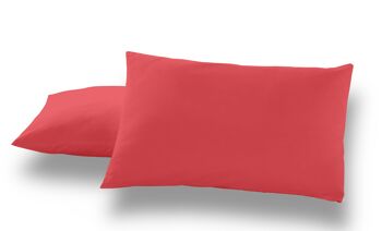 Lot de deux taies d'oreiller rouge - 50x80 cm - 50% coton / 50% polyester - 144 fils - Housse et fermeture à rabat. Poids : 115