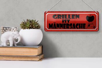 Panneau en étain indiquant 27x10cm, "Grilling is a man's thing", panneau rouge 3