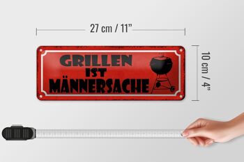 Panneau en étain indiquant 27x10cm, "Grilling is a man's thing", panneau rouge 4