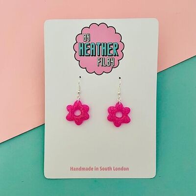 Mini orecchini pendenti con fiori rosa neon
