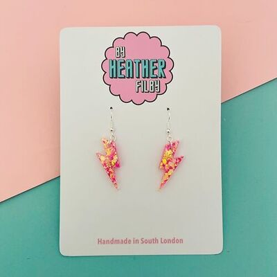 Mini aretes de rayo con brillo rosa y amarillo