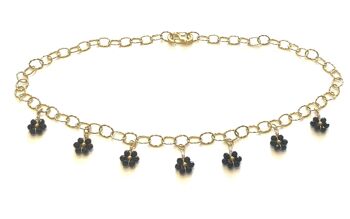 Collier perles dorées fleurs noires 1