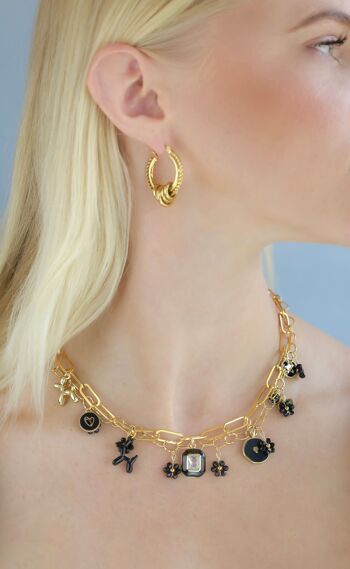 Collier perles dorées fleurs noires 2