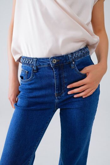 Jean basique en denim bleu foncé avec détail tressé à la taille 5