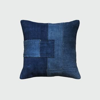 Vintage Throw Pillow in Blue 1