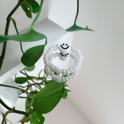 Pearl ring made of white glass beads with smiley in white