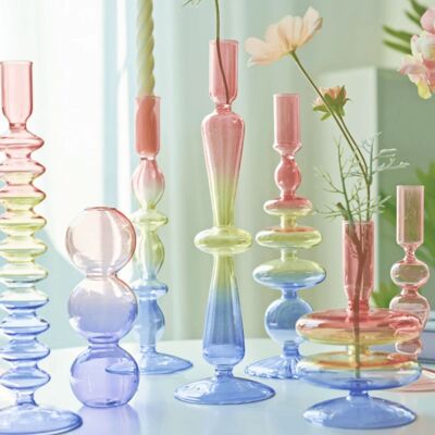 Kerzenhalter aus Glas in drei Farben