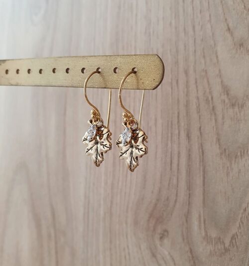 Gold leaf earrings with crystals