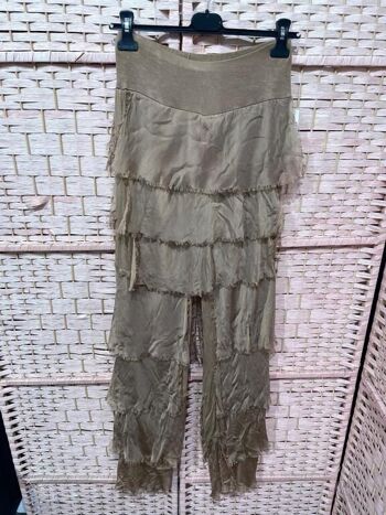 Pantalon en soie pour femmes avec un design à plusieurs niveaux et des couleurs unies 8