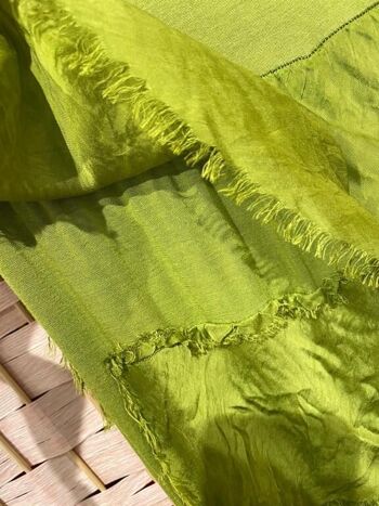 Pantalon en soie pour femmes avec un design à plusieurs niveaux et des couleurs unies 16