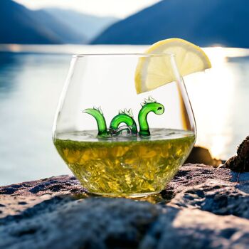 NESSIE DANS UN VERRE 2