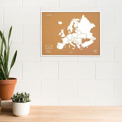 WOODY MAP L – EUROPA WEISSER RAHMEN 63 CM X 48 CM