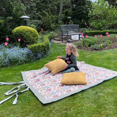 Meadow - XXL picnic blanket - picnic mat 180×160 cm