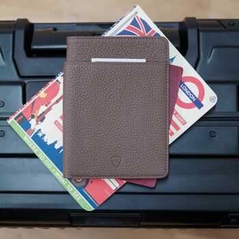 Portefeuille passeport en cuir KENSINGTON avec blocage RFID (marron mat) 3