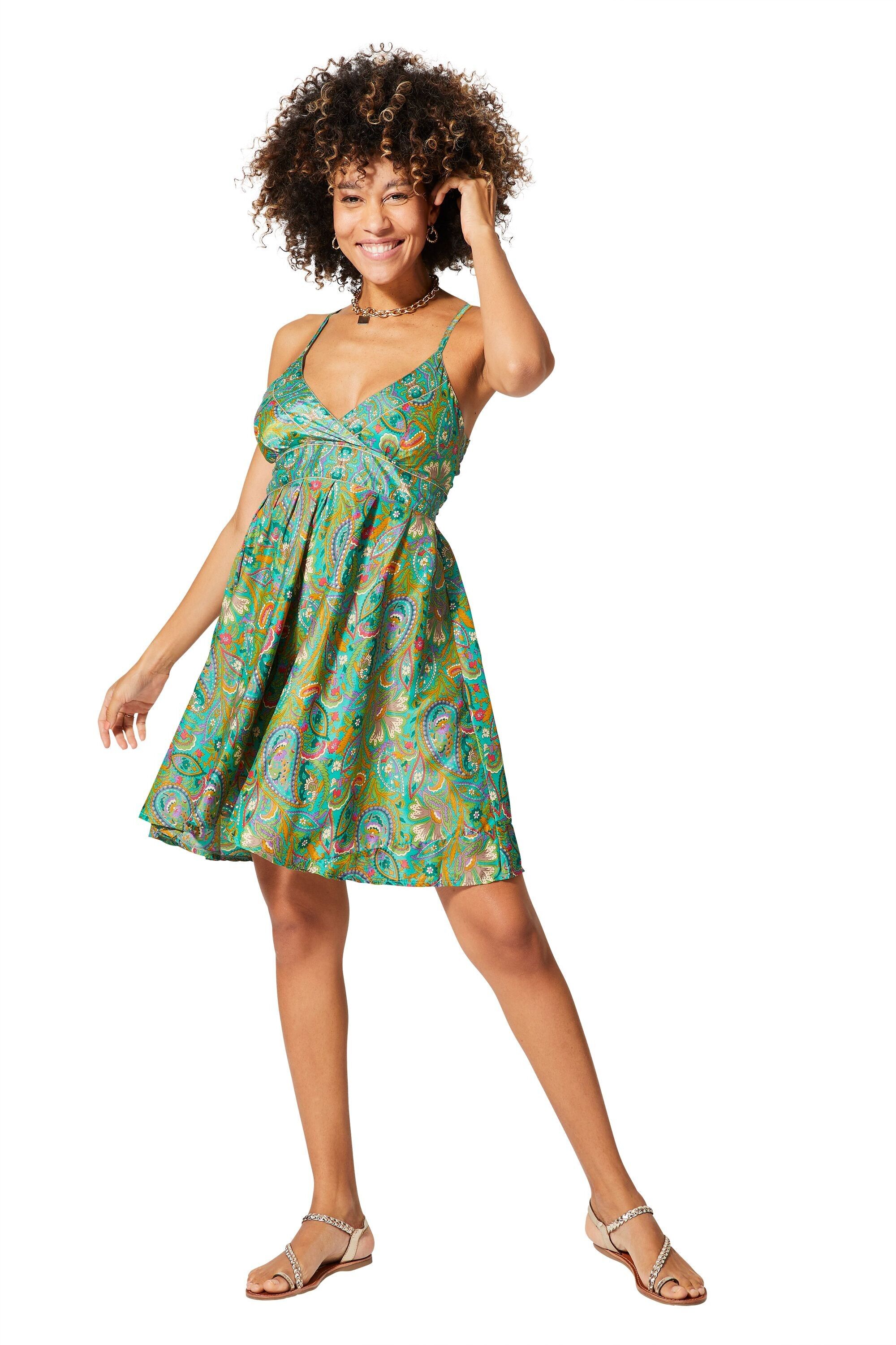 Kurzes Frühlings-Sommerkleid mit dünnen Trägern in Grün mit goldenen Mustern RLIP2004J