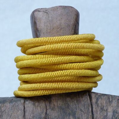 Bracciale in filo giallo