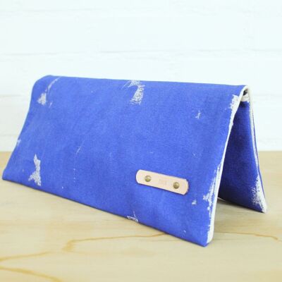 Pochette peinte indigo