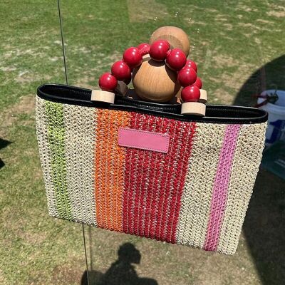 Bolso colorido tejido de paja con mango de madera
