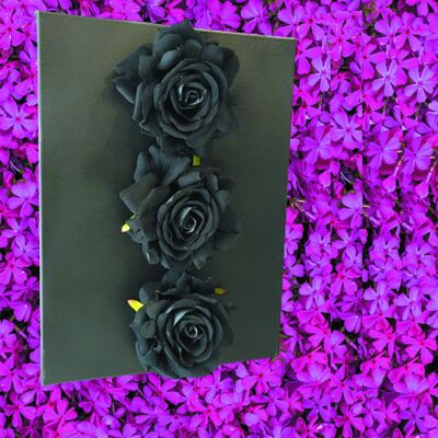 Cuadro Canvas Material con rosas de tela negras (terciopelo) y Deospray 125 ml