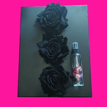 Peinture sur toile avec roses en tissu noir (velours) et Deospray 125 ml 5
