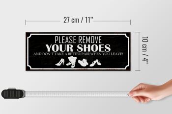 Panneau en bois indiquant 27x10cm, veuillez retirer vos chaussures, panneau noir 4