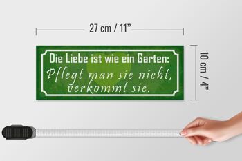 Panneau en bois disant 27x10cm L'amour comme un jardin est soigné 4