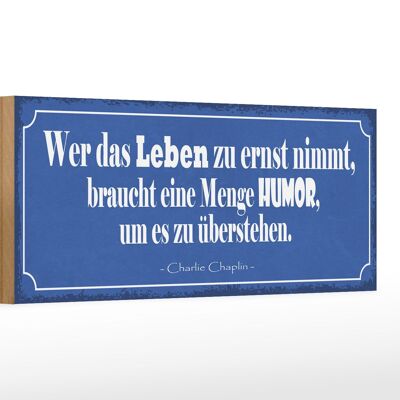 Cartello in legno con scritta 27x10 cm "Chi vive troppo seriamente, mai umorismo".