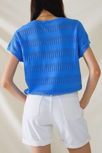Sweat-shirt bleu avec motif en dentelle et manches courtes 2