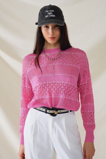 Pull à manches longues et col rond au crochet en rose 1