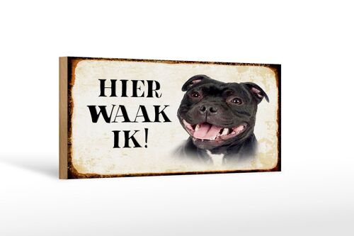 Holzschild Spruch 27x10cm holländisch Hier Waak ik Staffordshire Bull Terrier