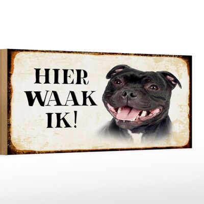 Holzschild Spruch 27x10cm holländisch Hier Waak ik Staffordshire Bull Terrier