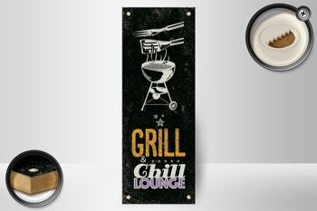 Panneau en bois indiquant Grill & Chill Lounge 5 étoiles 10x27cm 2