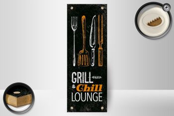 Panneau en bois indiquant Grill & Chill Lounge Grilling 10x27cm 2