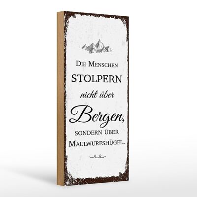 Holzschild Spruch Menschen stolpern nicht über Bergen 10x27cm