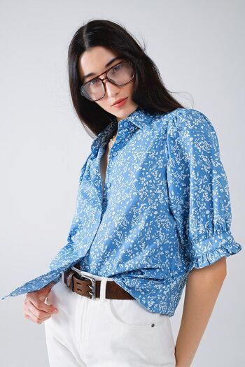 Blouse bleue à motif floral et manches courtes 1