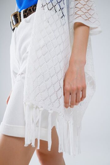 Cardigan ouvert blanc avec extrémités à franges et manches 3/4 5